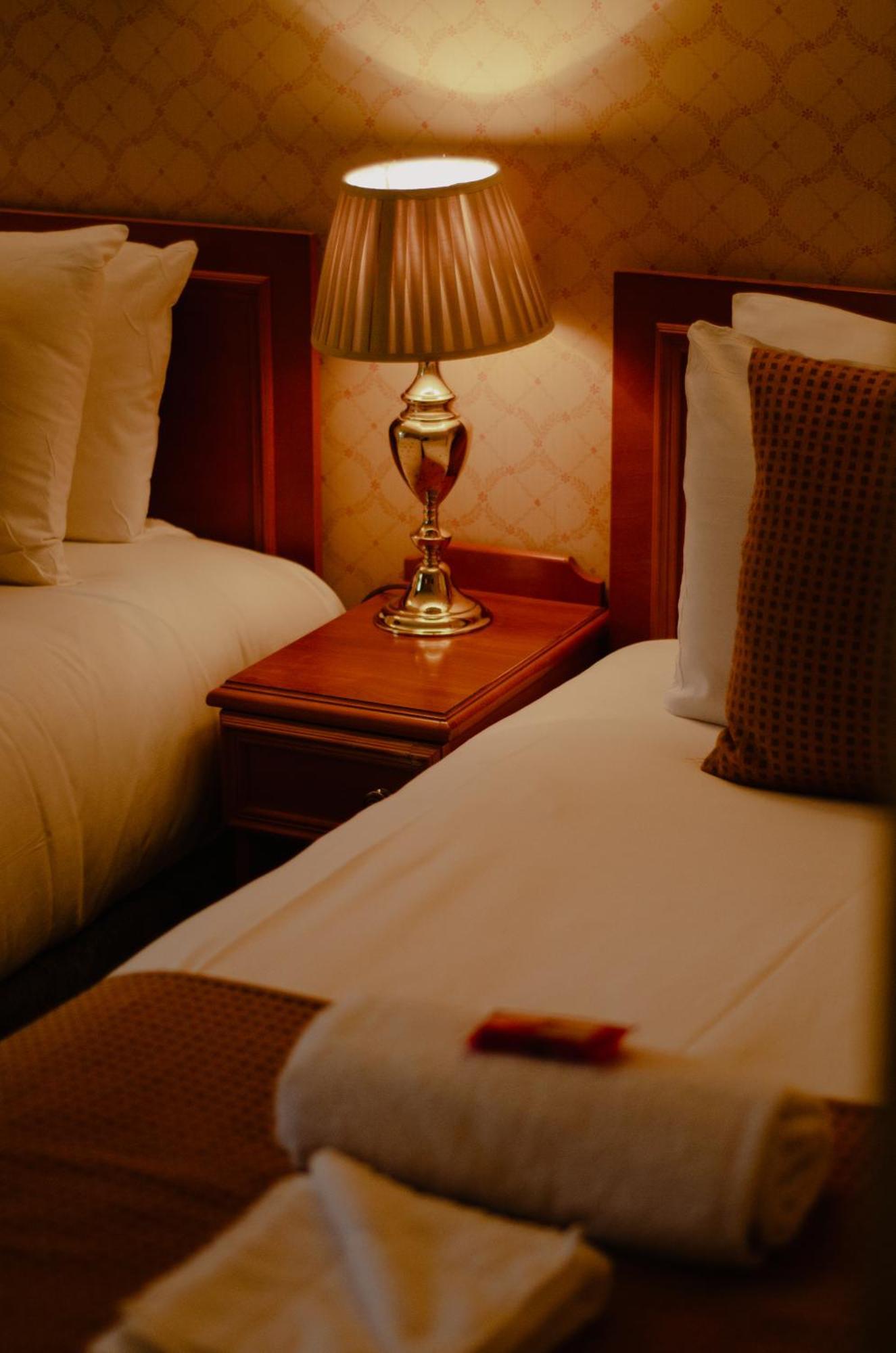 Howfield Manor Hotel Canterbury Ngoại thất bức ảnh
