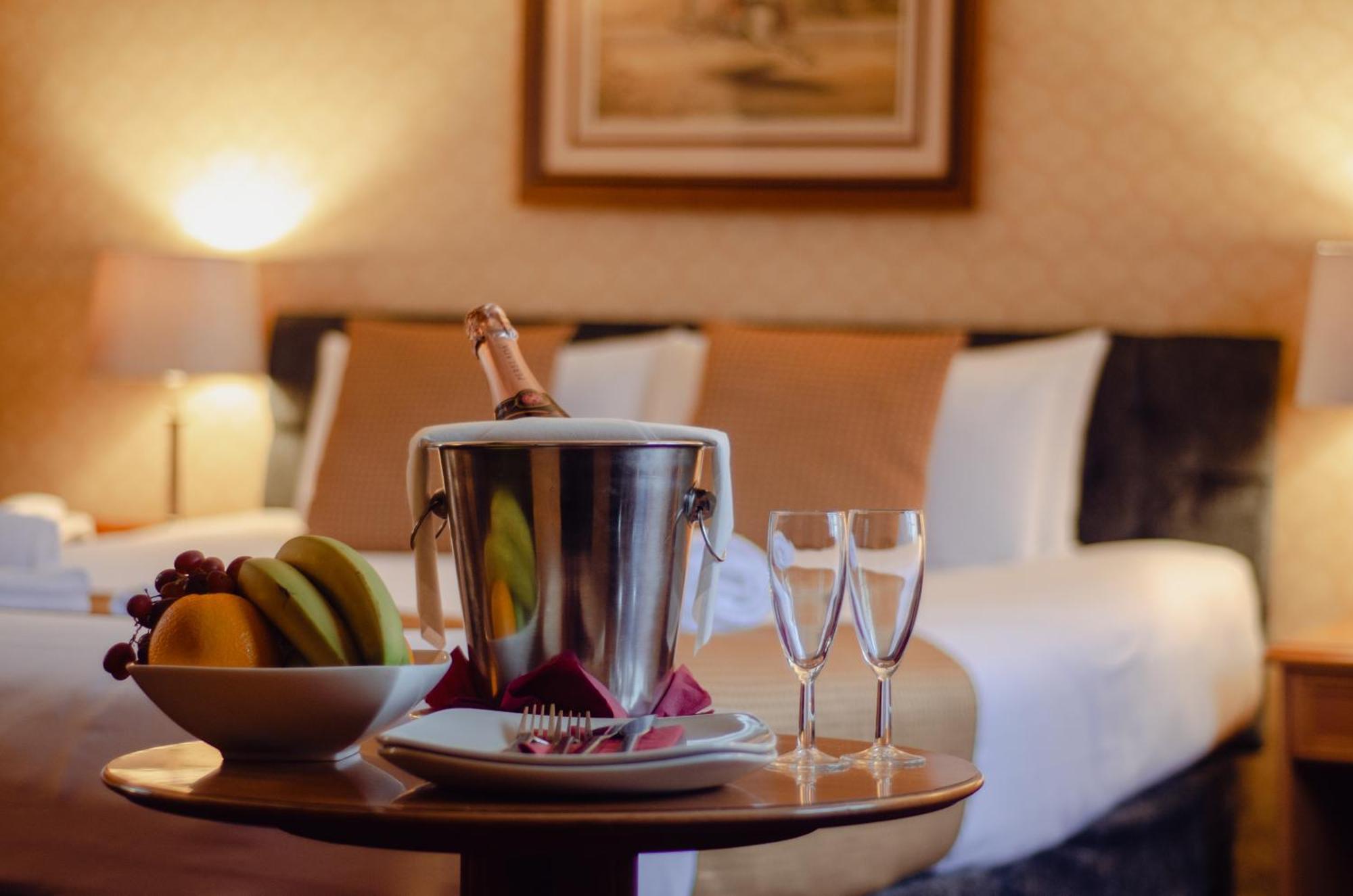 Howfield Manor Hotel Canterbury Ngoại thất bức ảnh